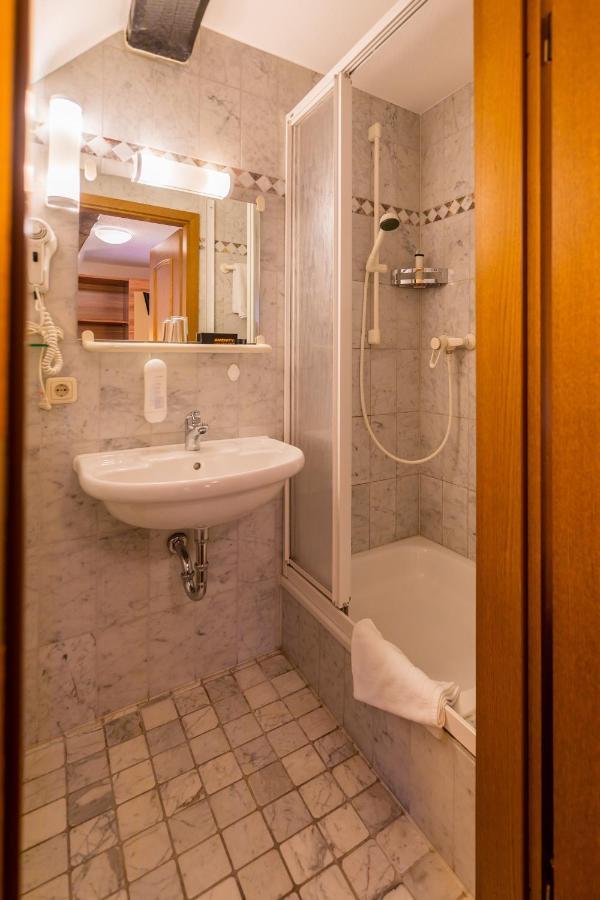 Hotel Goldener Hirsch Suhl Dış mekan fotoğraf